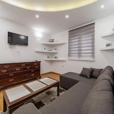 Apartment Port 1 *